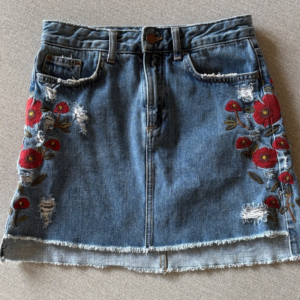 Zara Basic 1975 Denim Mini Skirt with Floral Embroidery XS